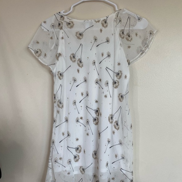 Dressbarn Women’s white  formal Floral sheer Blouse with flutter sleeves NWT - Picture 5 of 8